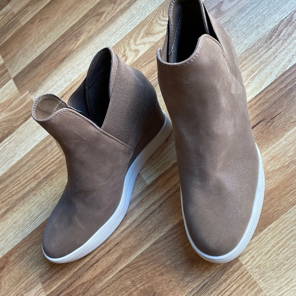 Maurices Shoes - Size 7 Women Wedge Booties Super cute!!!  Excellent condition